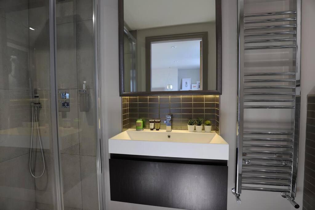 Stylish Townhouse 15 Mins To Laines & Seafront Villa Brighton ภายนอก รูปภาพ