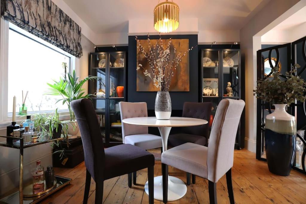 Stylish Townhouse 15 Mins To Laines & Seafront Villa Brighton ภายนอก รูปภาพ